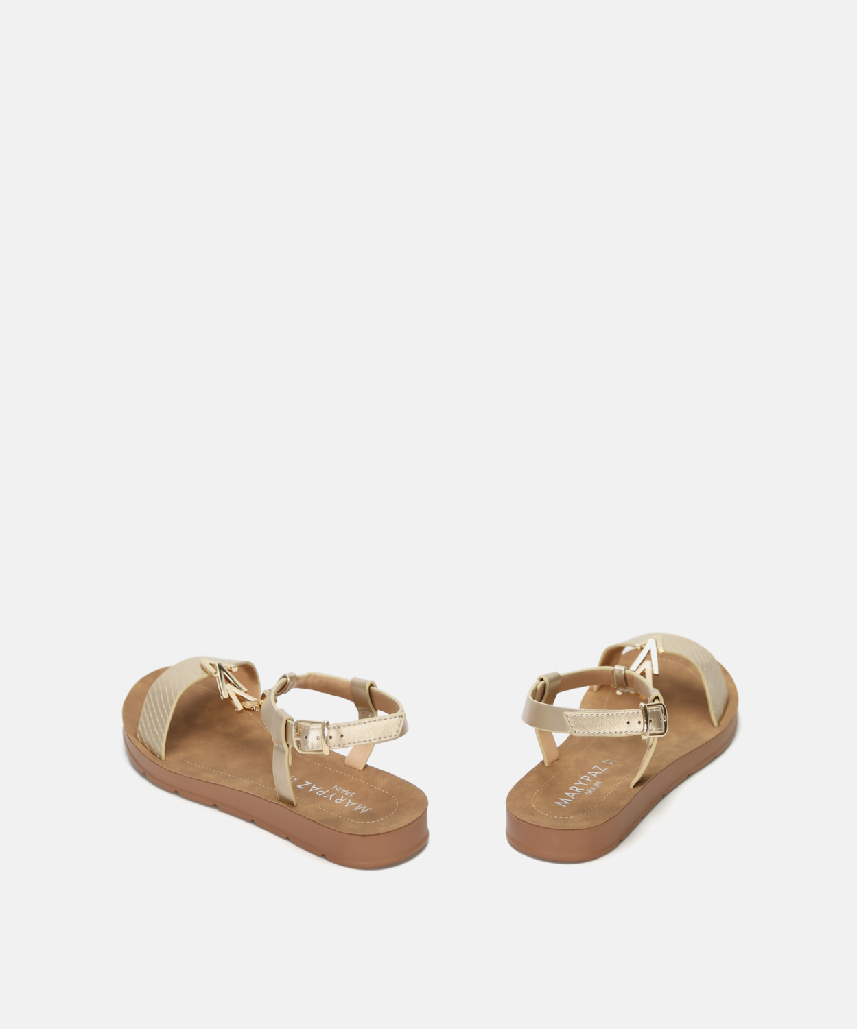 Sandalia plana pieza met&aacute;lica image number null